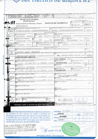 Registro civil de nacimiento colombiano anonimizado, página 1.
